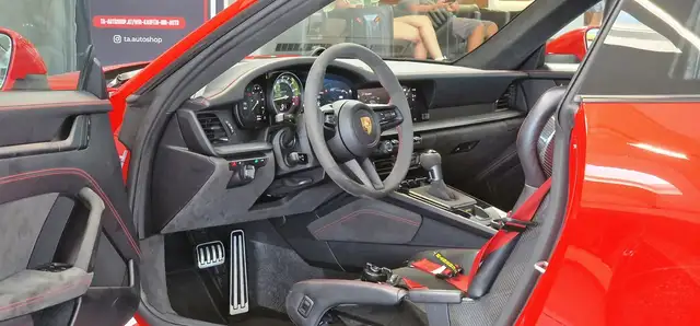 Porsche 911 view 11