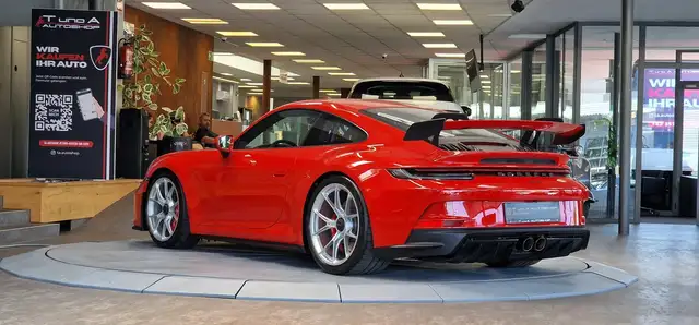 Porsche 911 view 8