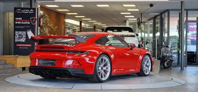 Porsche 911 view 9