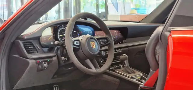 Porsche 911 view 12