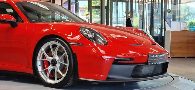 Porsche 911 view 6