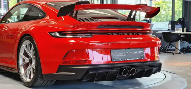 Porsche 911 view 7
