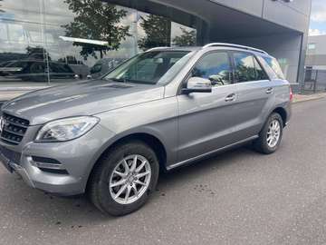 ML 250 BlueTEC AMG INTERIEUR - TREKHAAK - verwarmde zetels inklapbare spiegels electrische kofferklep VERZORGDE WAGEN