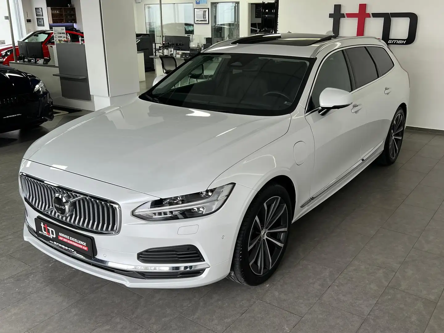 Volvo V90 Recharge AWD Pano 360° AHK Standheiz. Memory Weiß - 2