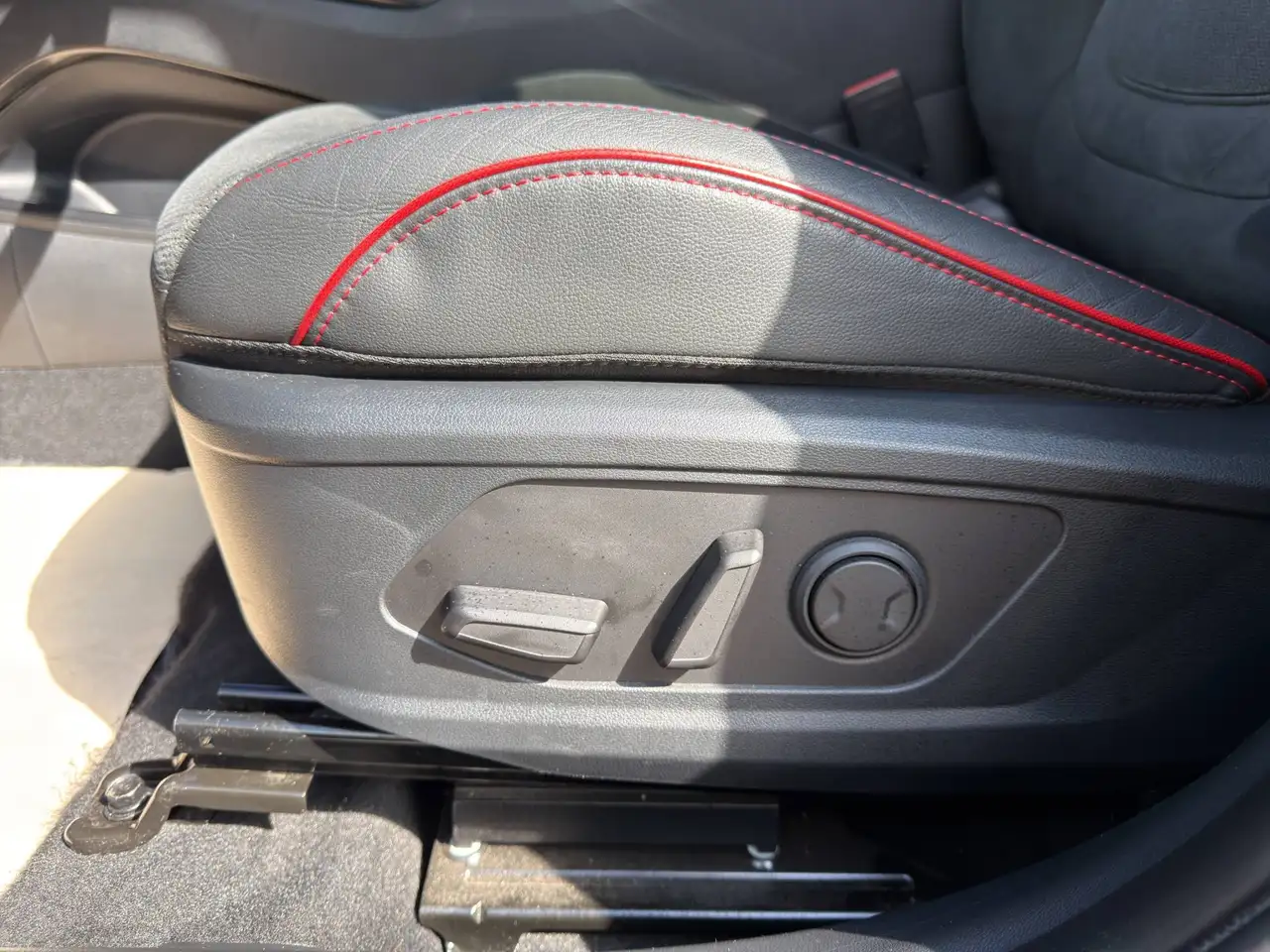 Hyundai TUCSON 1.6 T-GDI PHEV PLUG-IN N LINE + SITZPAKET + ASSISTENZPAKET + ECS + WINTERRÄDER, миниатюра 28
