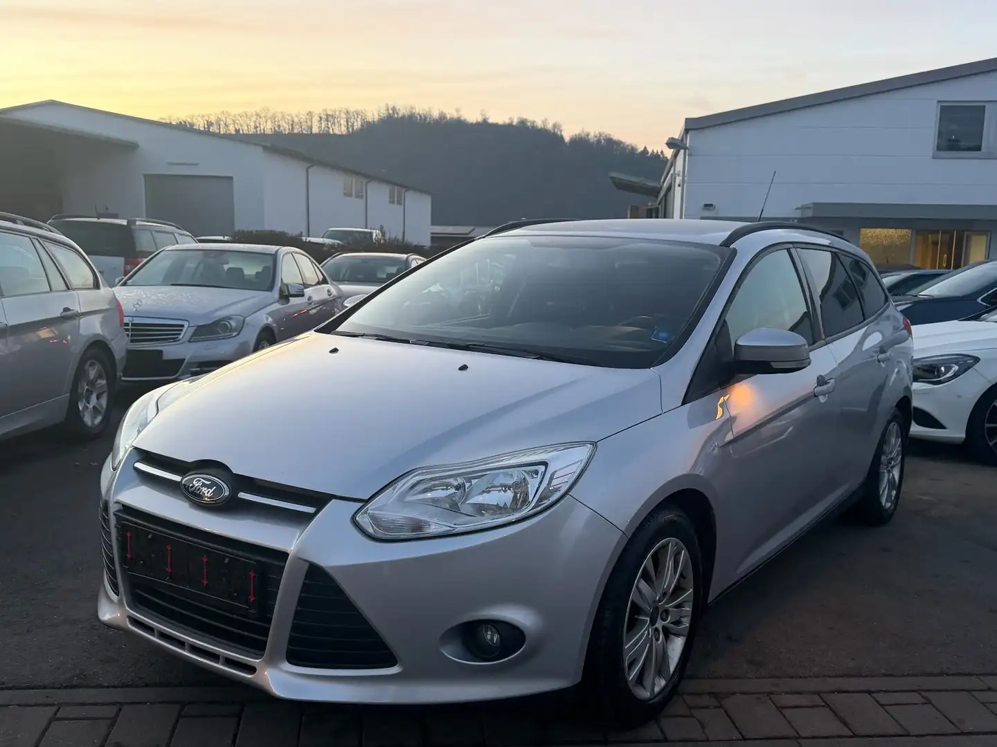 Ford Focus Turnier Trend*NEU*TÜV*EURO5*Sitzhei* gepfl - 2