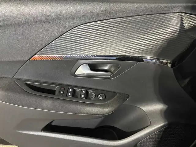 Peugeot 208 view 10