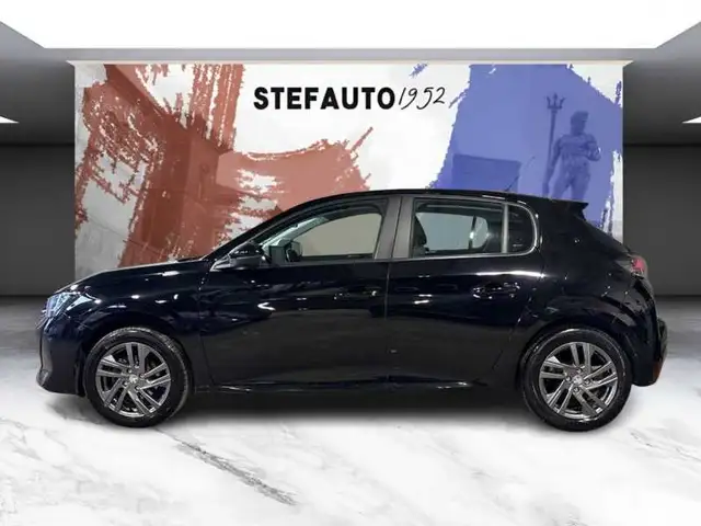 Peugeot 208 view 4