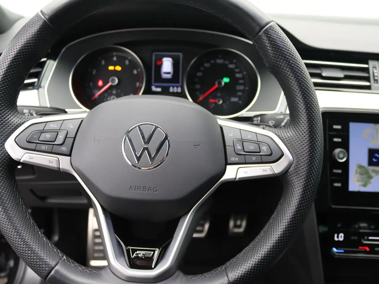 Volkswagen Passat Variant R-Line 1.5TSI DSG / HuD, AHK, LED 14