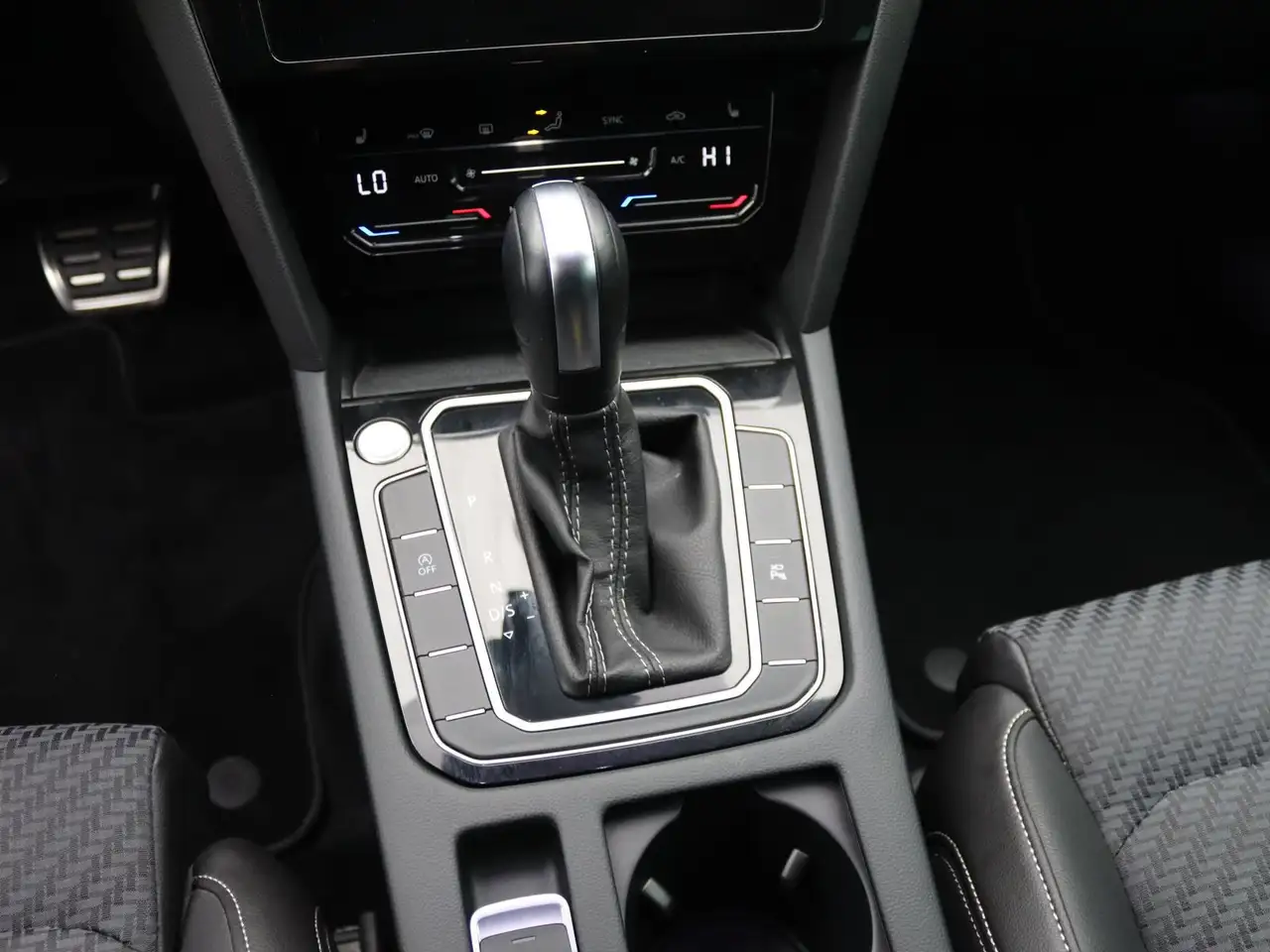 Volkswagen Passat Variant R-Line 1.5TSI DSG / HuD, AHK, LED 15