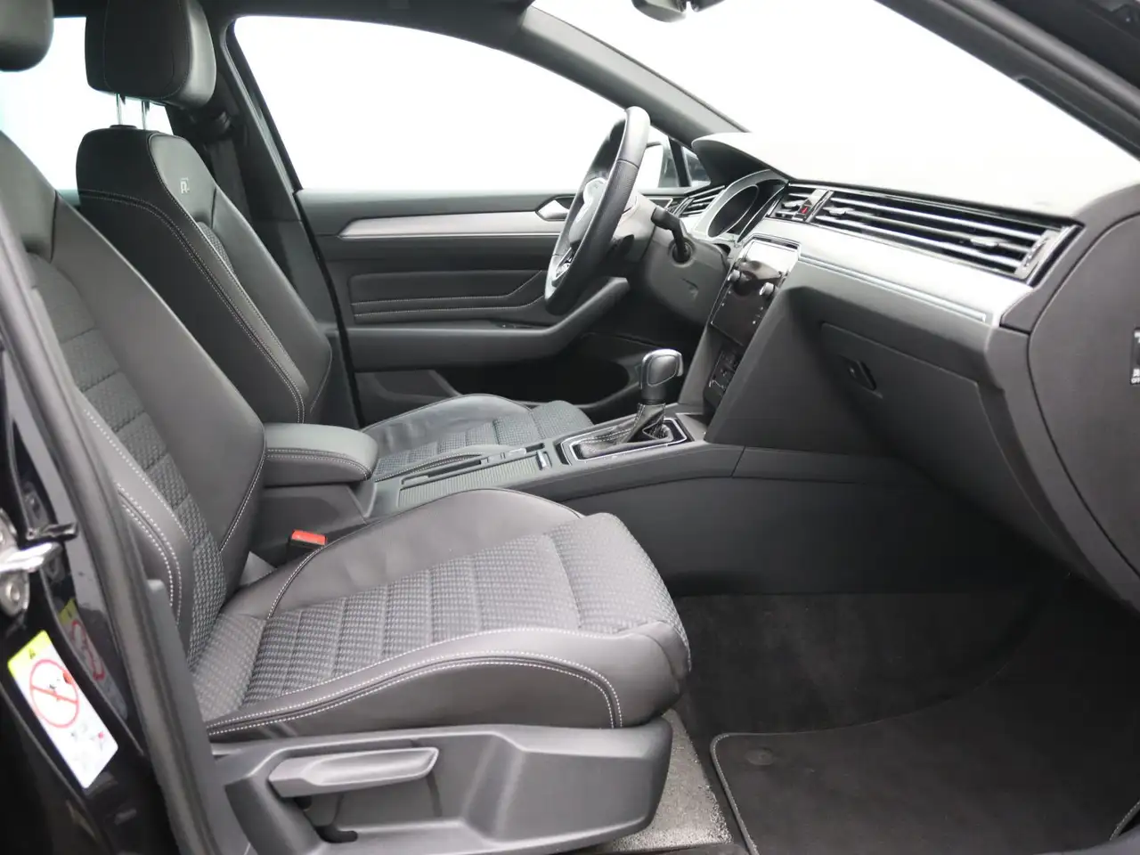 Volkswagen Passat Variant R-Line 1.5TSI DSG / HuD, AHK, LED 11