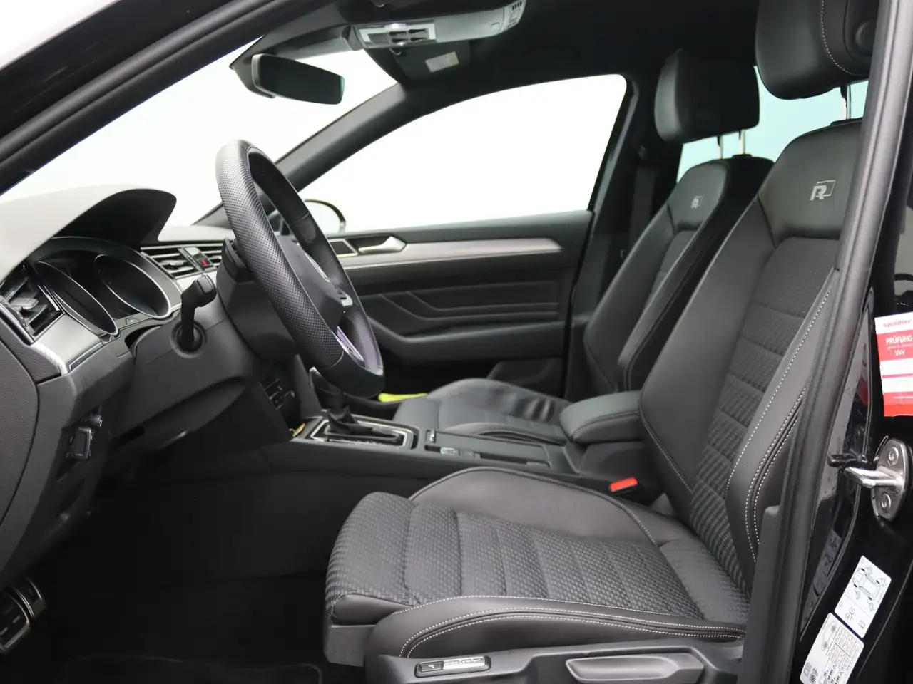 Volkswagen Passat Variant R-Line 1.5TSI DSG / HuD, AHK, LED 12
