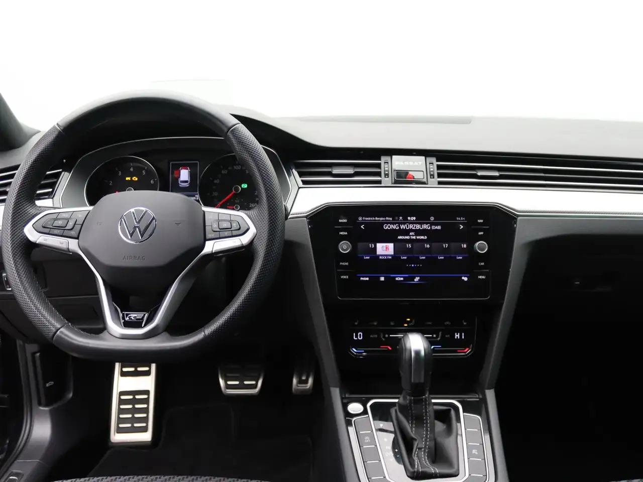Volkswagen Passat Variant R-Line 1.5TSI DSG / HuD, AHK, LED 17