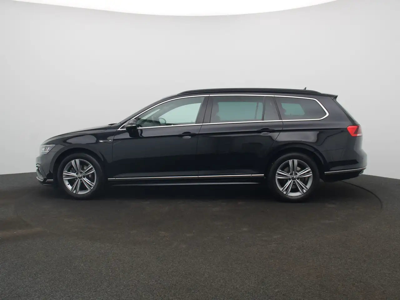 Volkswagen Passat Variant R-Line 1.5TSI DSG / HuD, AHK, LED 5