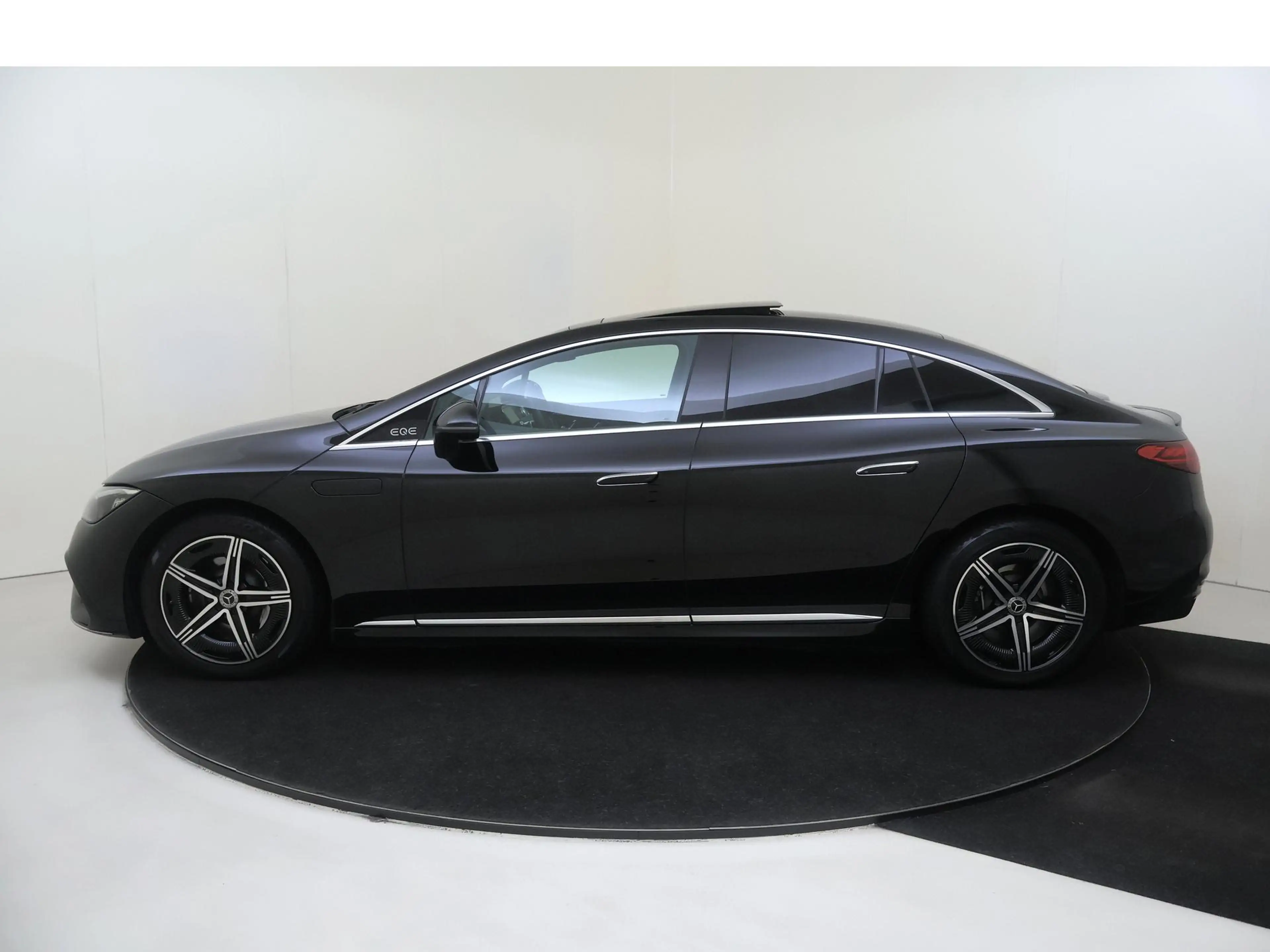Mercedes-Benz EQE 350 350+ Launch Edition AMG Line 91 kWh / AMG/ Panoram — photo 8