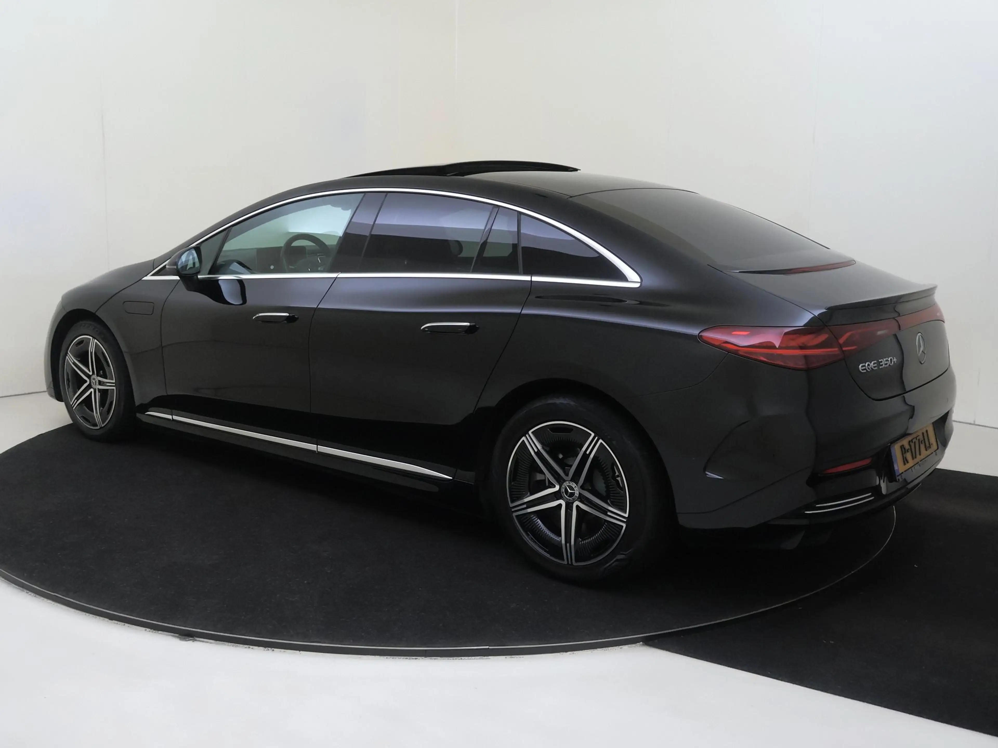 Mercedes-Benz EQE 350 350+ Launch Edition AMG Line 91 kWh / AMG/ Panoram — photo 3
