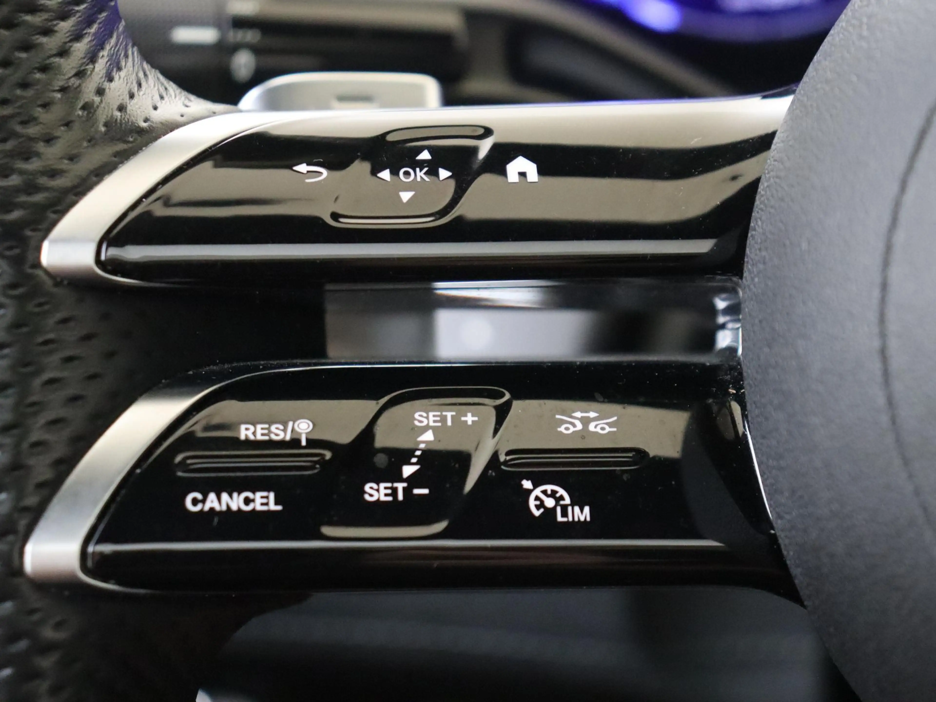 Mercedes-Benz EQE 350 350+ Launch Edition AMG Line 91 kWh / AMG/ Panoram — photo 12