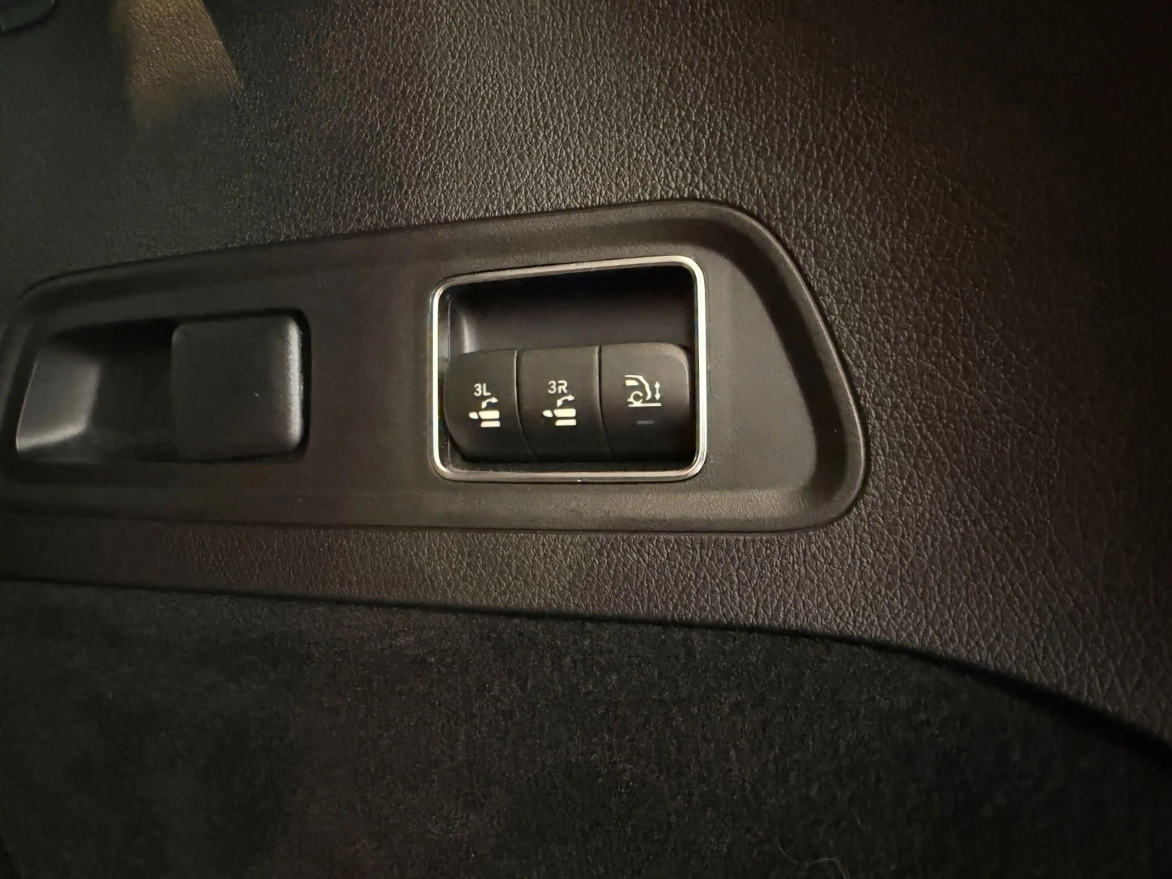 Mercedes-Benz GLS 400 d 4Matic AMG 9G *7-Sitzer*Pano*LED*Navi* — photo 6