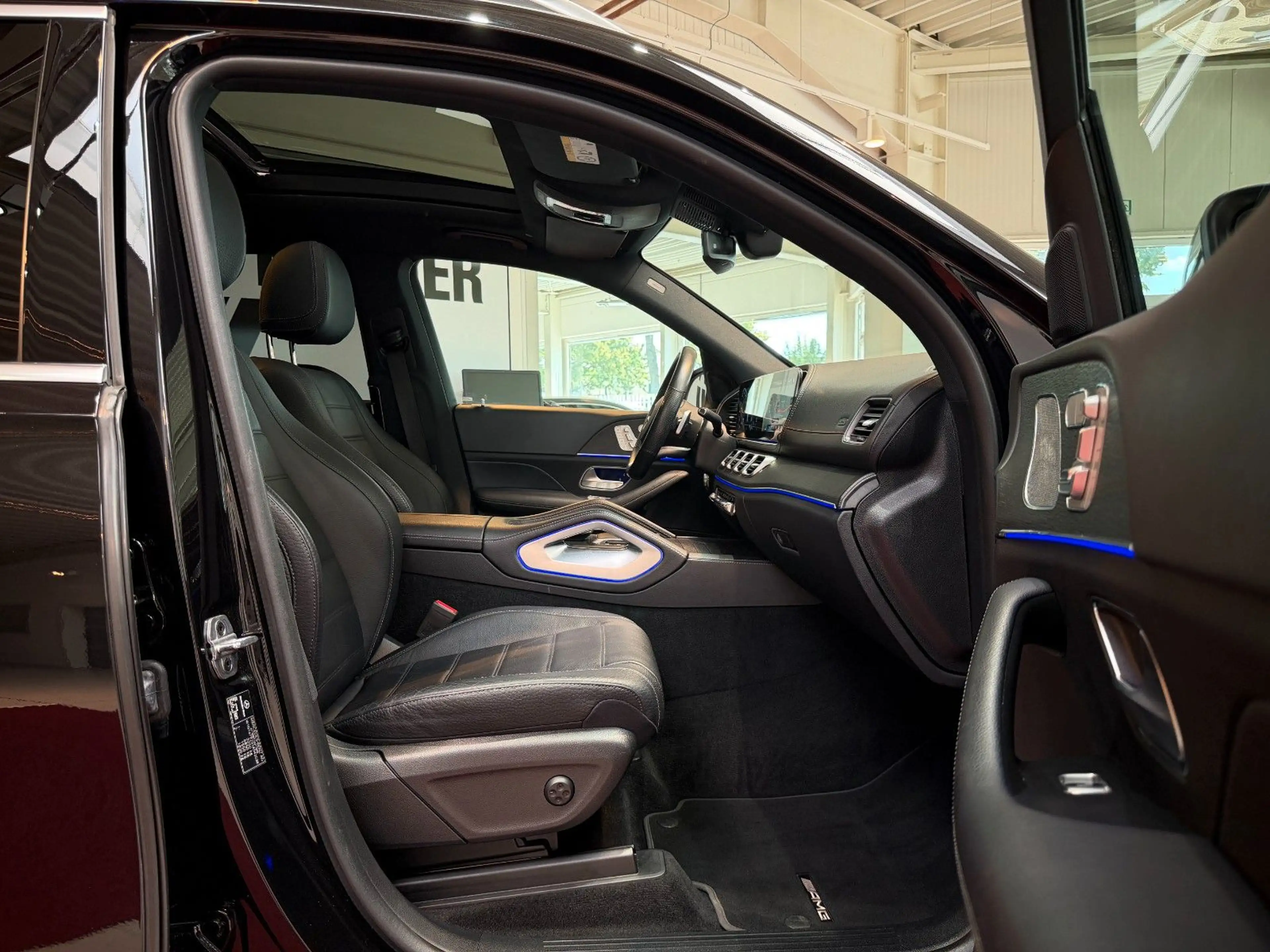 Mercedes-Benz GLS 400 d 4Matic AMG 9G *7-Sitzer*Pano*LED*Navi* — photo 11