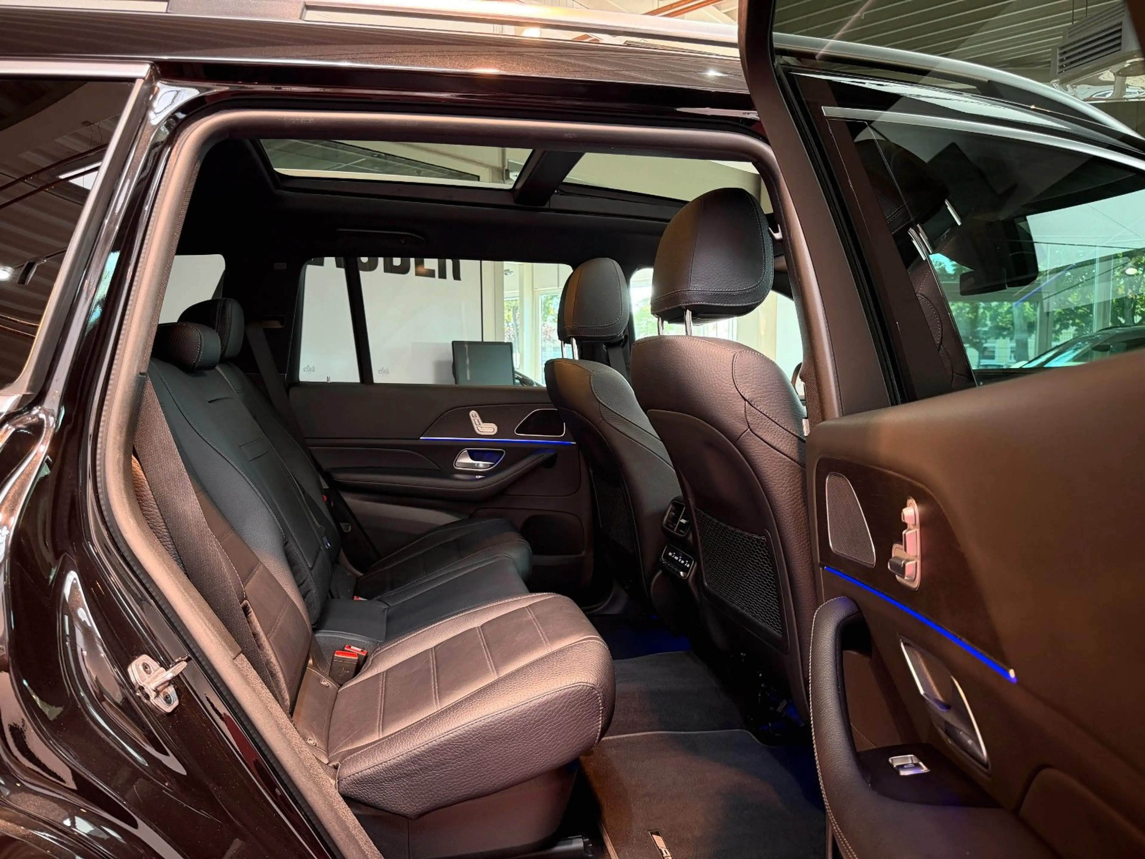 Mercedes-Benz GLS 400 d 4Matic AMG 9G *7-Sitzer*Pano*LED*Navi* — photo 13