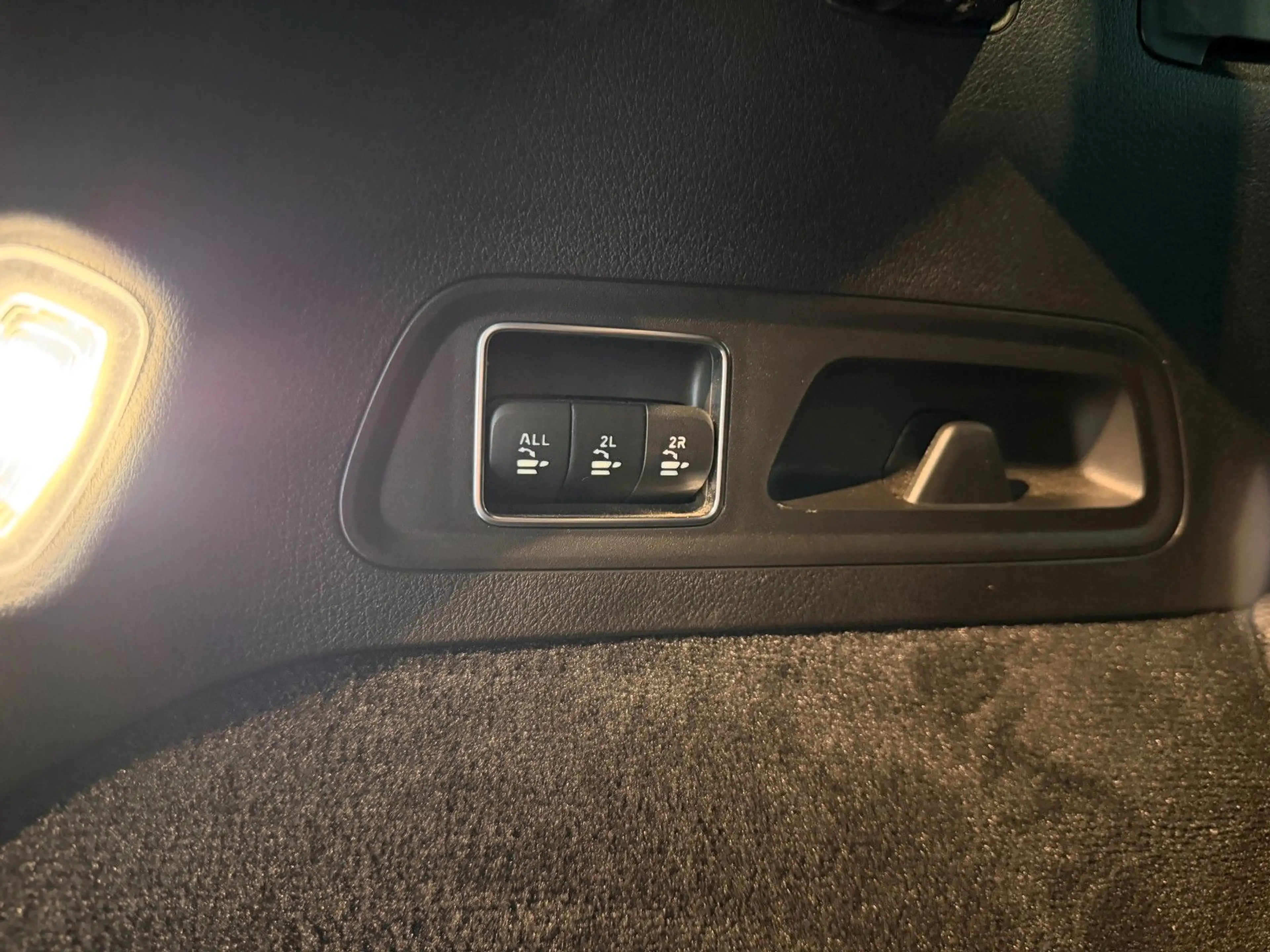 Mercedes-Benz GLS 400 d 4Matic AMG 9G *7-Sitzer*Pano*LED*Navi* — photo 7