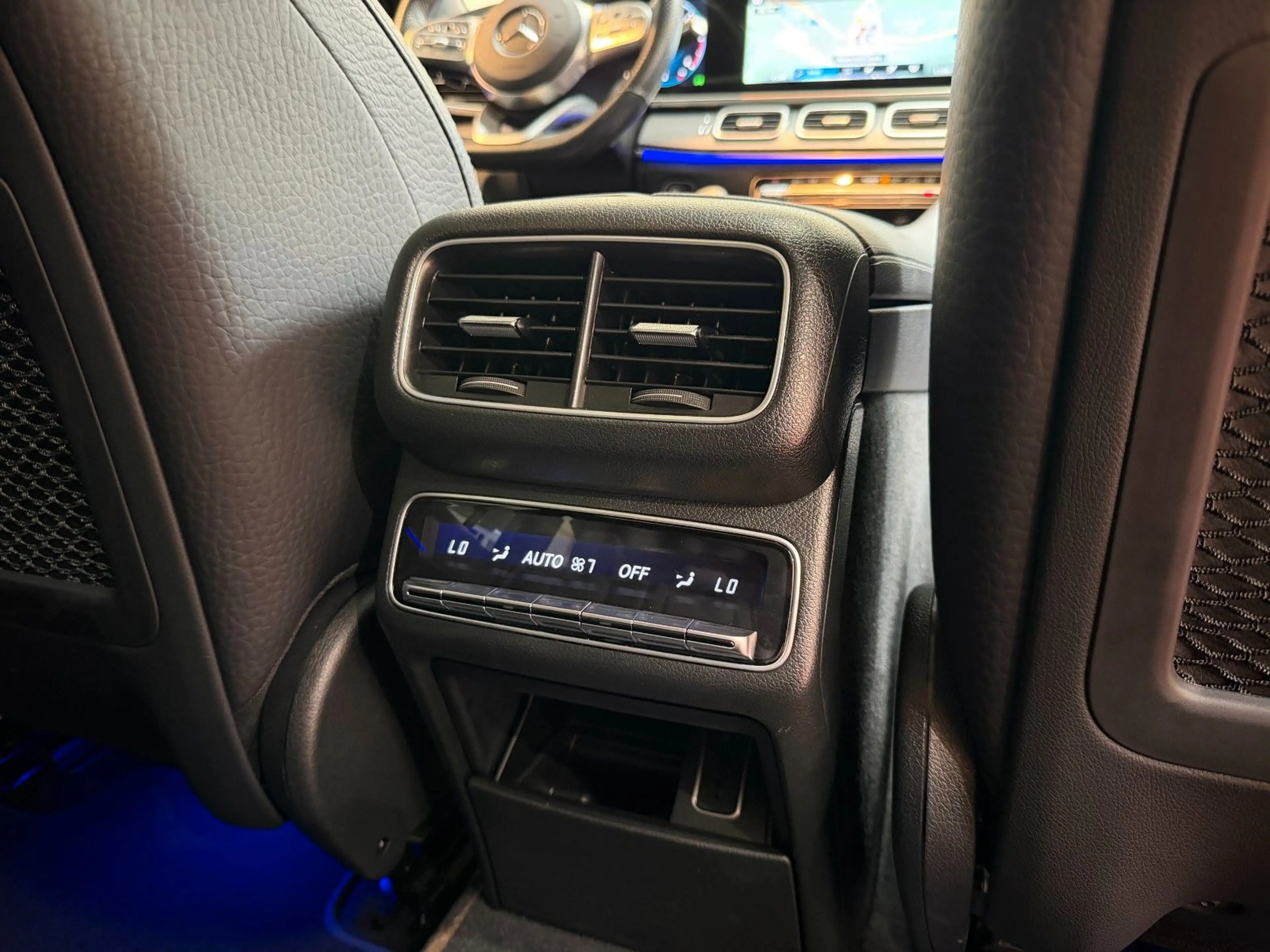 Mercedes-Benz GLS 400 d 4Matic AMG 9G *7-Sitzer*Pano*LED*Navi* — photo 14