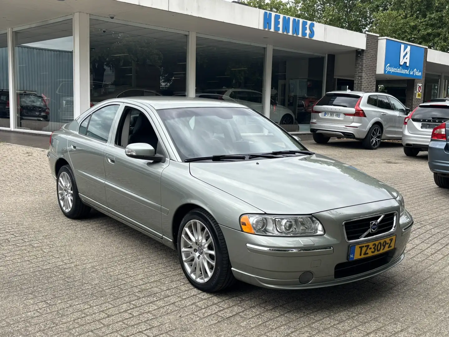 Volvo S60 2.4 Summum RTI Xenon adaptief BTW voordeel €375,- Vert - 1