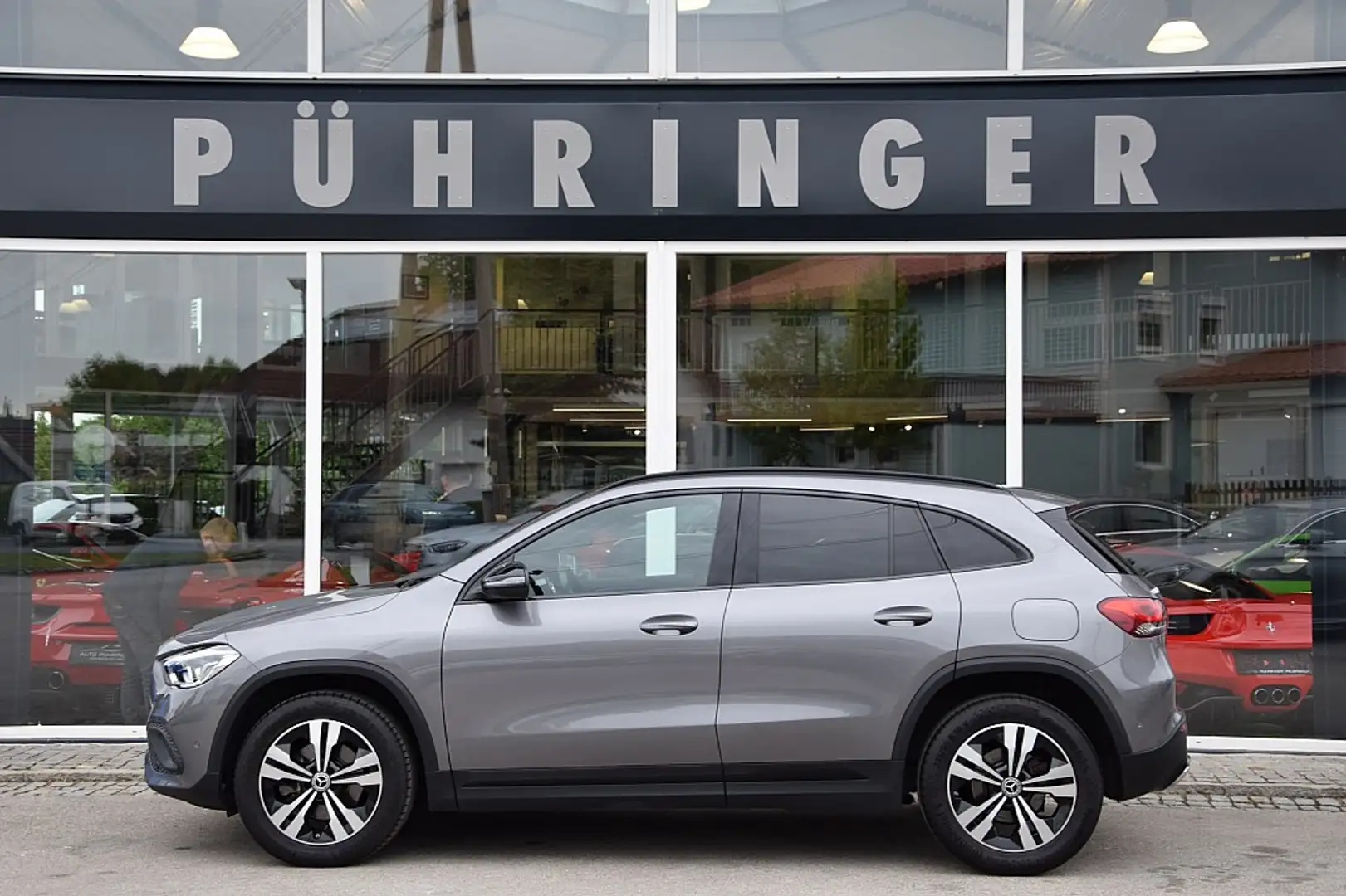 Mercedes-Benz GLA 200 d 4MATIC Aut. *Ambientenbeleuchtung* Grau - 1