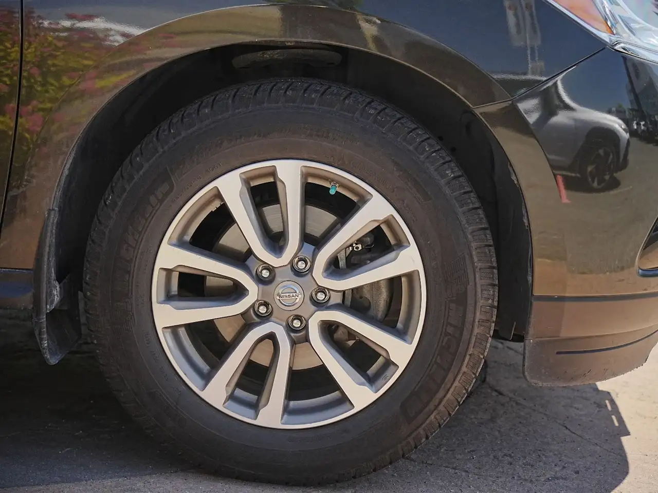 Nissan Pathfinder снимка Nissan Pathfinder