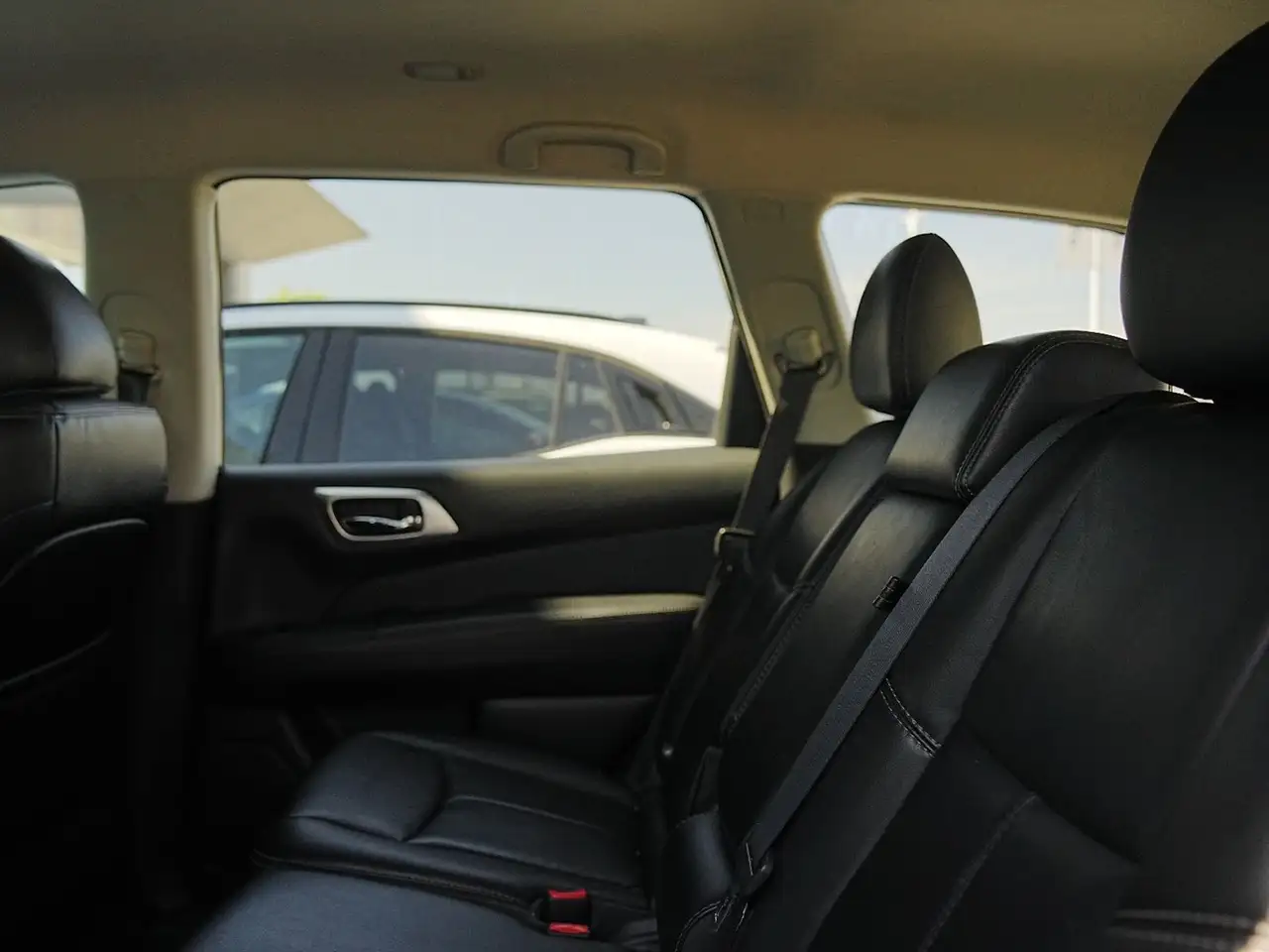 Nissan Pathfinder снимка Nissan Pathfinder
