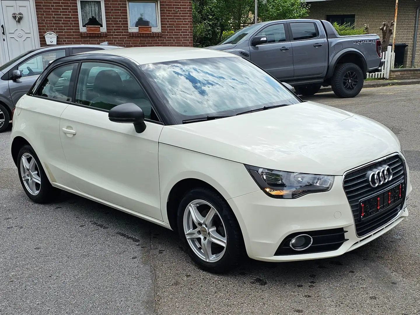 Audi A1 attraction Sitzheizung Bluetooth Klimaautomatik Bianco - 1