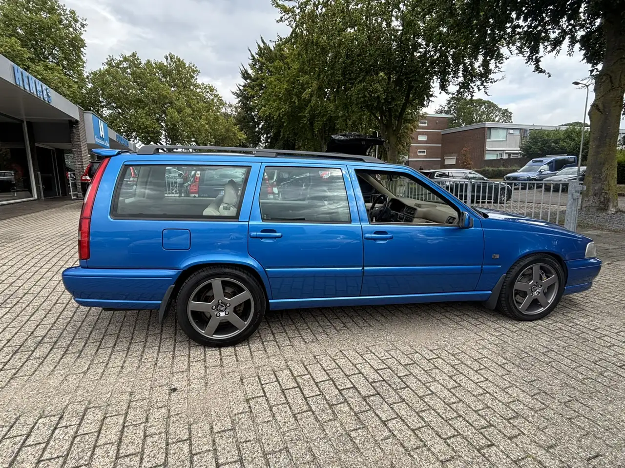 Volvo V70 2.4 R 265pk AWD LASER BLUE Schuifdak Family, foto 5
