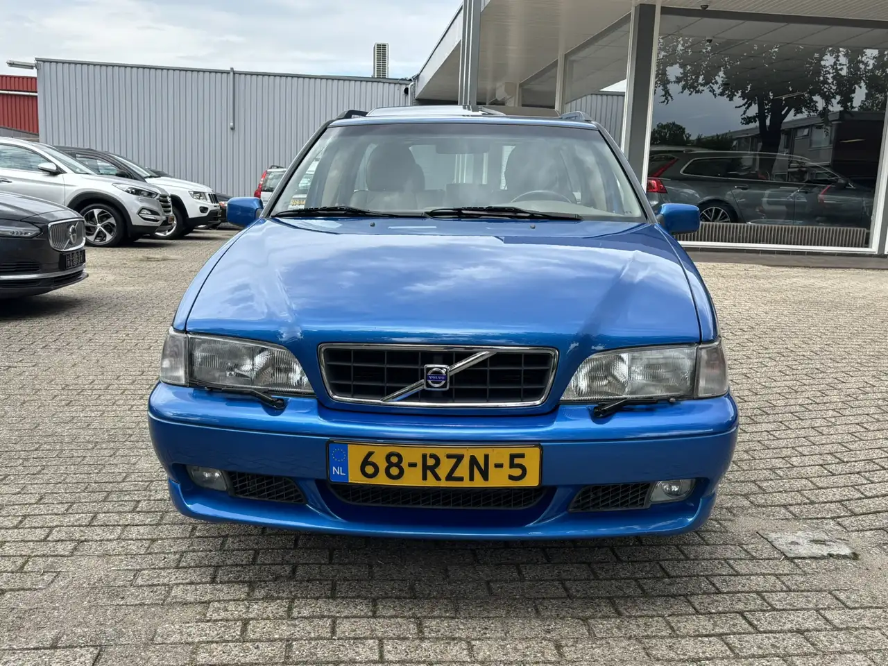 Volvo V70 2.4 R 265pk AWD LASER BLUE Schuifdak Family, foto 9