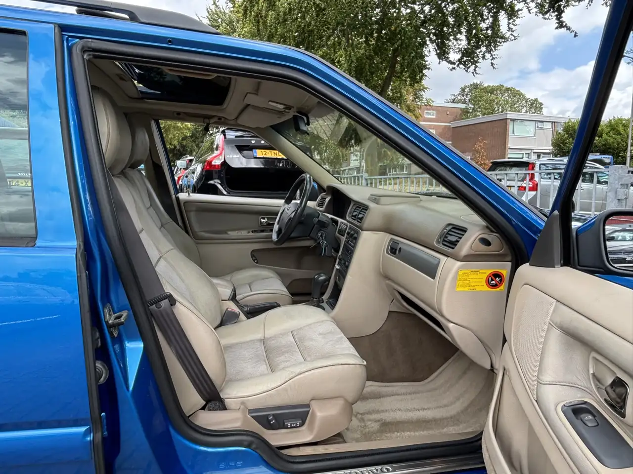 Volvo V70 2.4 R 265pk AWD LASER BLUE Schuifdak Family, foto 4