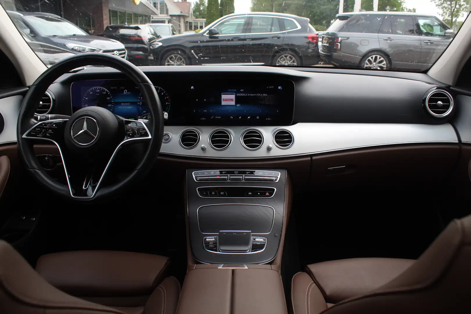 Mercedes-Benz E 300 e Business Solution / Panoramadak / 360Camera / Le Zwart - 2
