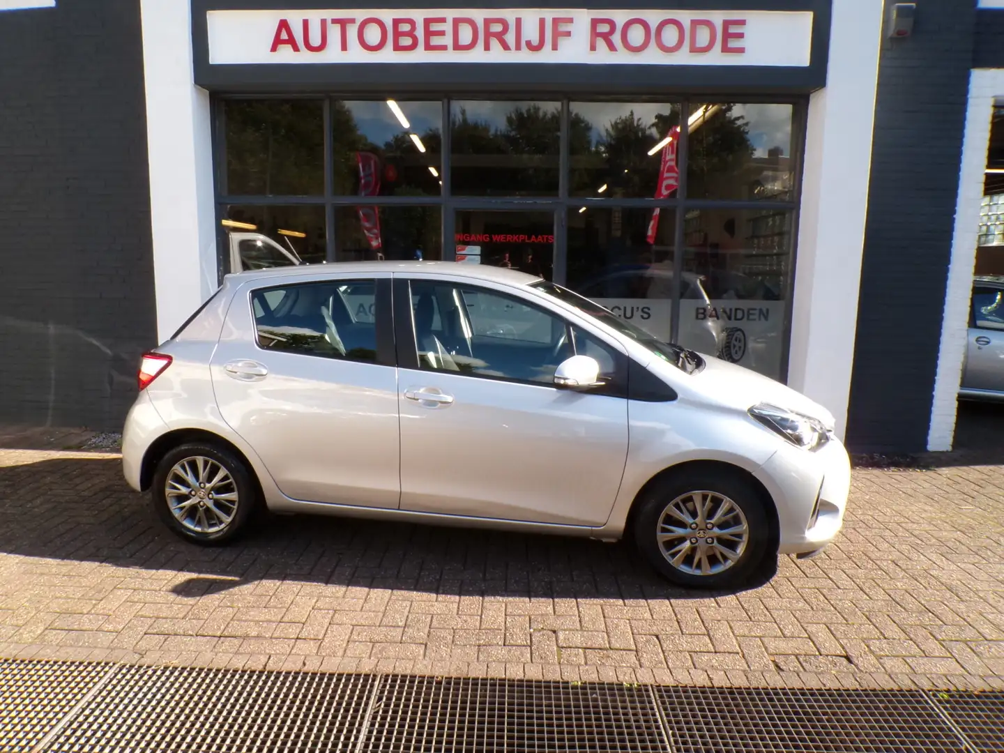 Toyota Yaris 1.5 VVT-i 5-Drs Active 19.000KM ,TOP STAAT! Argent - 1