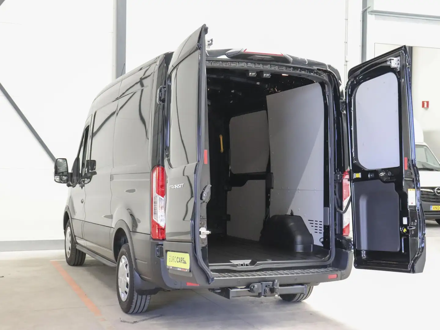 Ford Transit 290 2.0 TDCI L2H2 Trend Airco Bluetooth Camera  Cr Zwart - 2