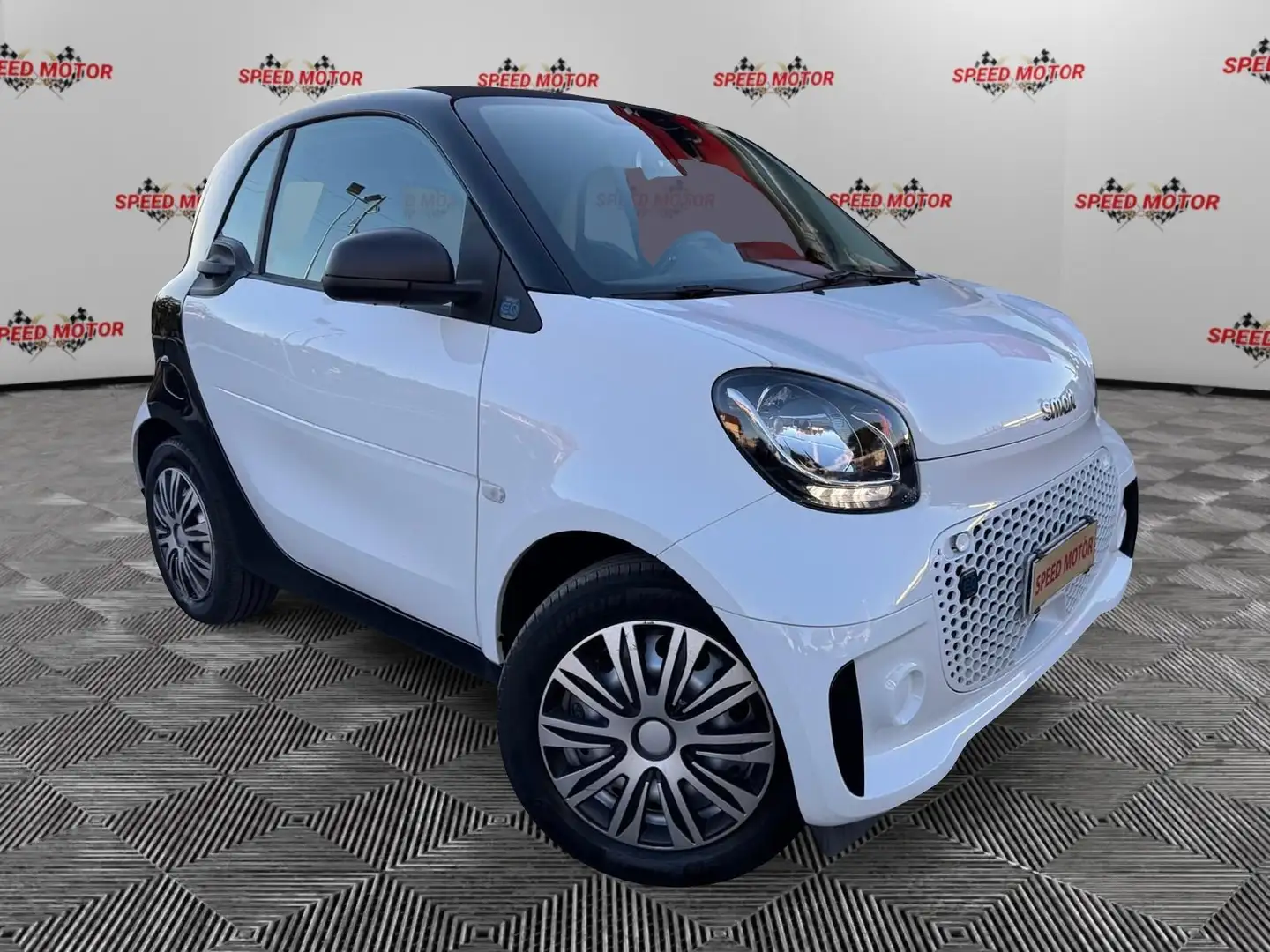 smart forTwo EQ Youngster, FRONT RADAR, PRONTA CONSEGNA Bianco - 1