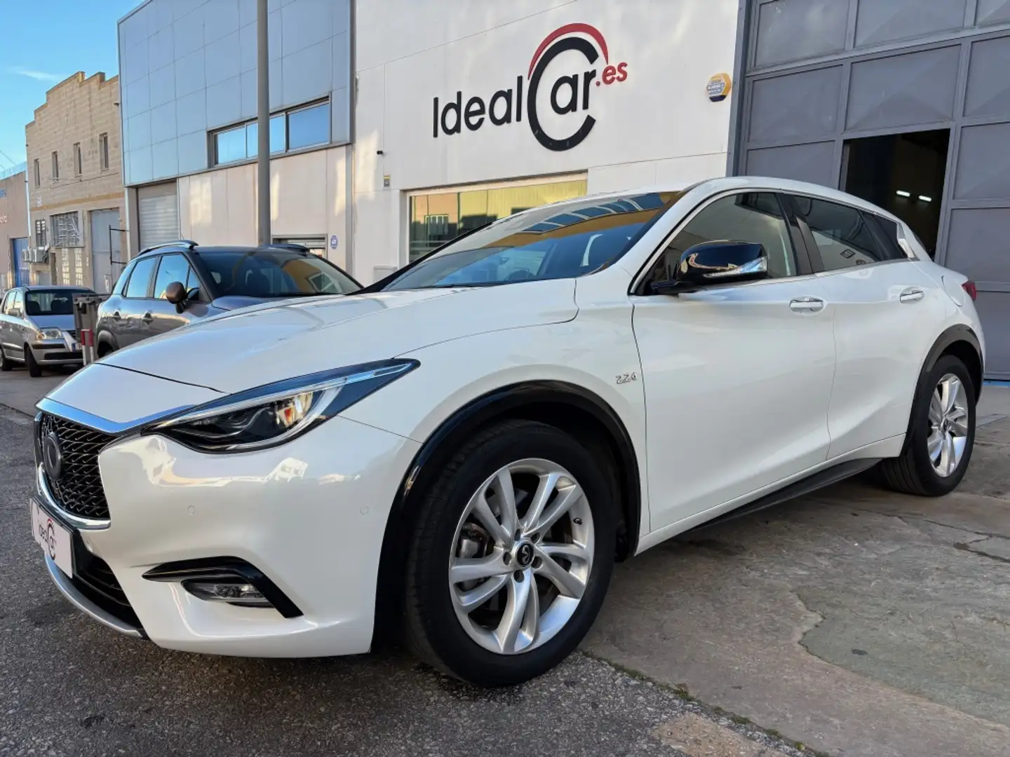 Infiniti Q30 2.2d Premium 7DCT Blanc - 1