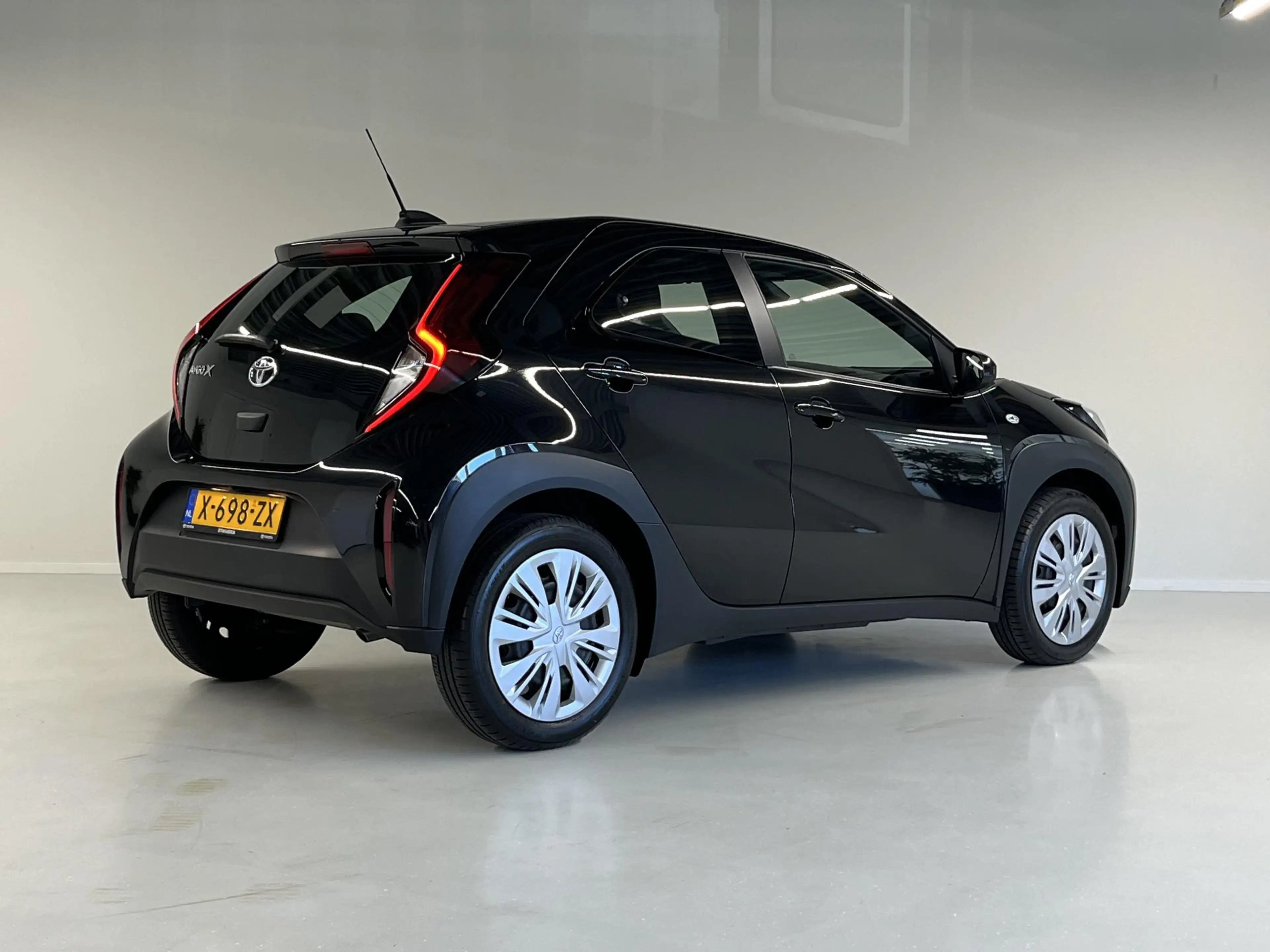 Toyota Aygo X 1.0 VVT-i MT Play — photo 3