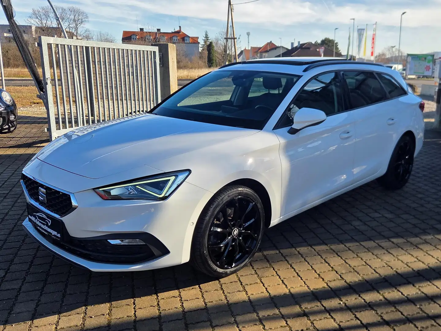 SEAT Leon DSG*SKY/VOLL-LED/VIRTUELL/NAVI/KAMERA/MEMORY/ACC* Weiß - 2