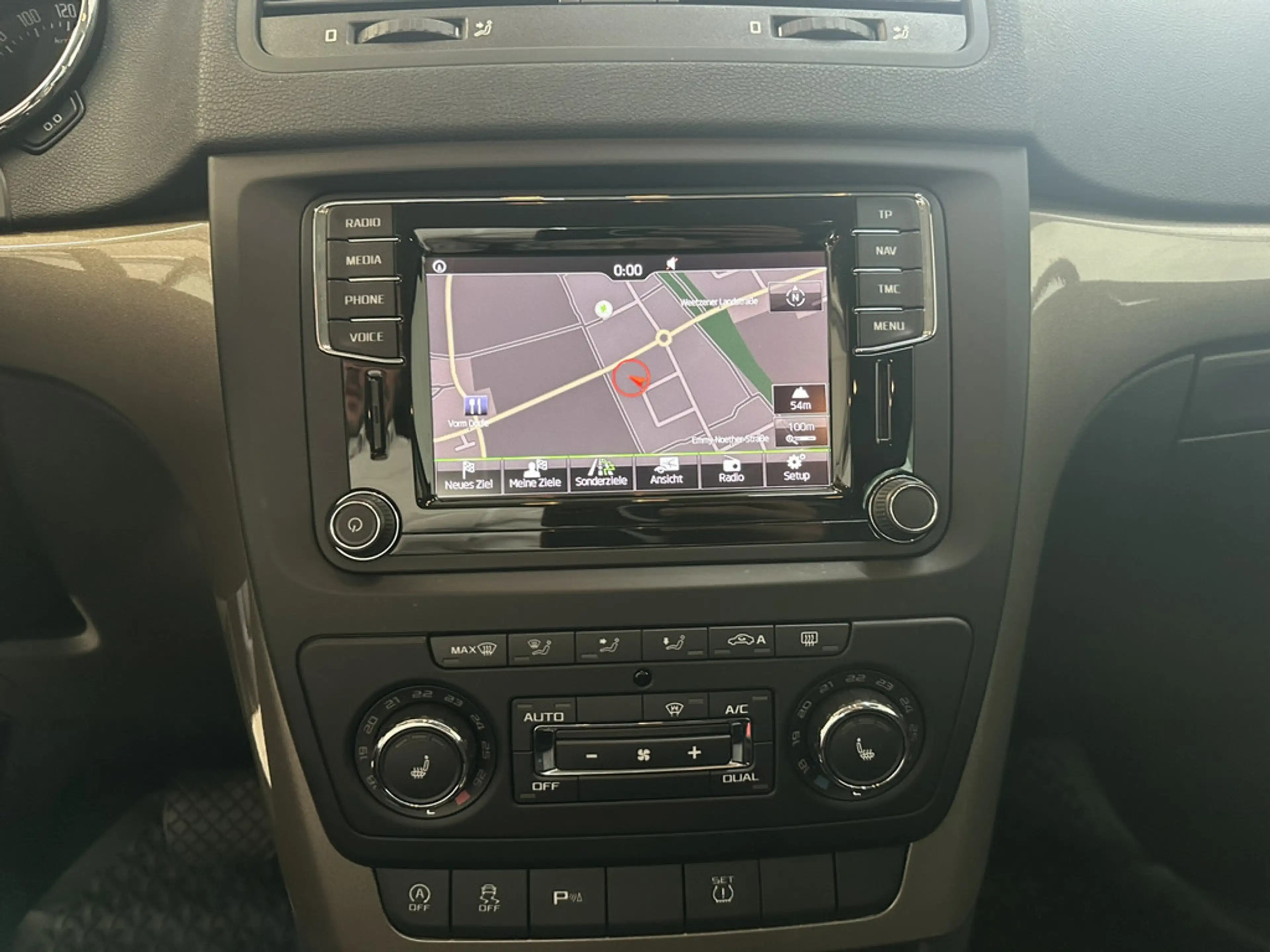 Skoda Yeti 1.4 TSI DSG Style Green tec XENON NAVI — photo 11