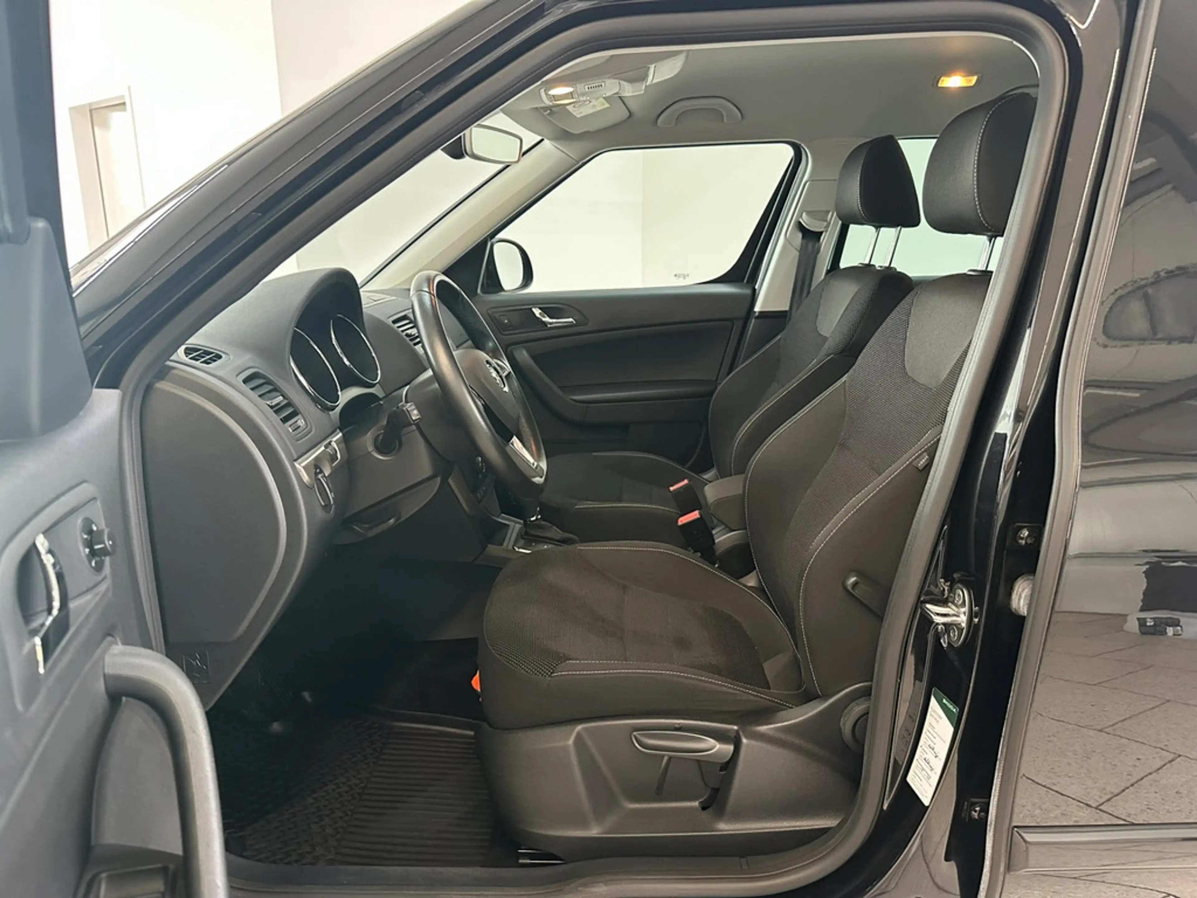 Skoda Yeti 1.4 TSI DSG Style Green tec XENON NAVI — photo 12