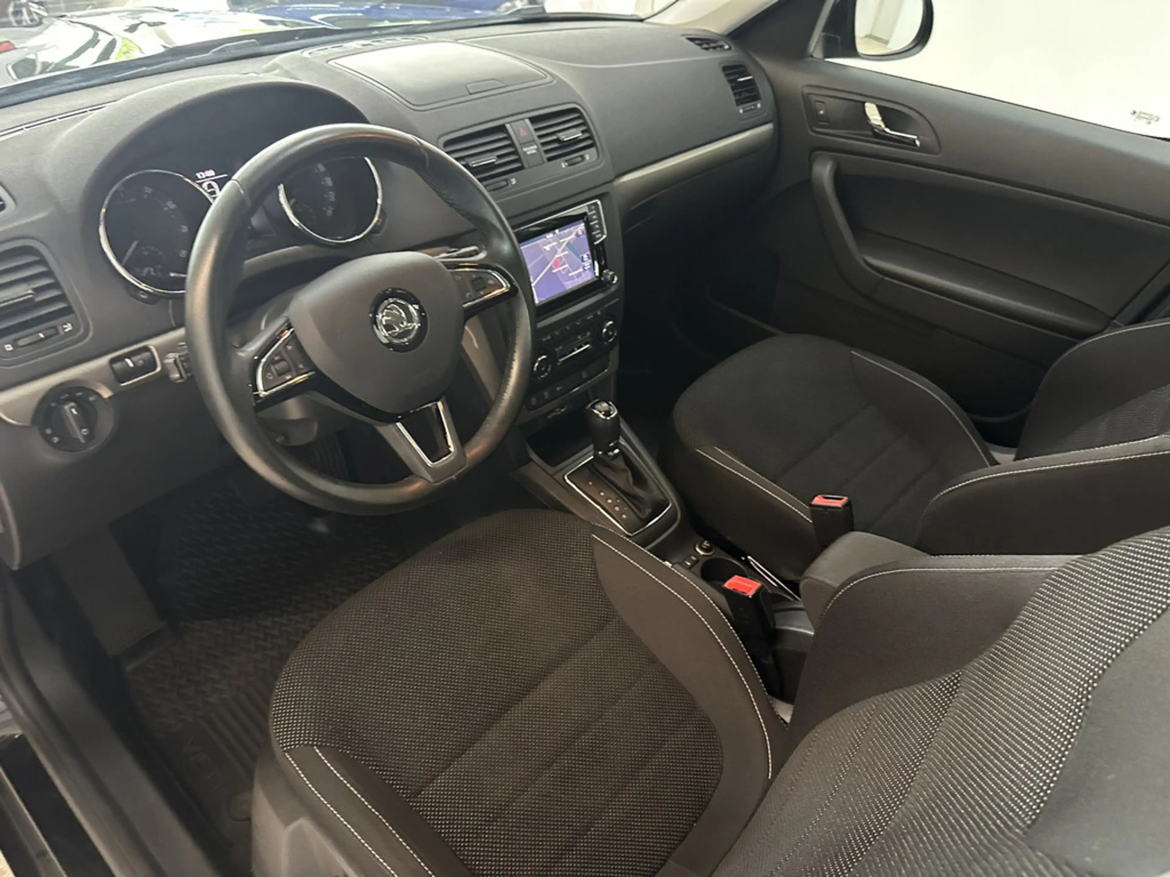 Skoda Yeti 1.4 TSI DSG Style Green tec XENON NAVI — photo 13