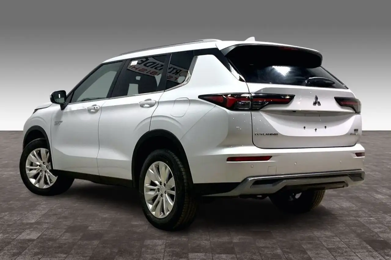 Mitsubishi Outlander снимка Mitsubishi Outlander
