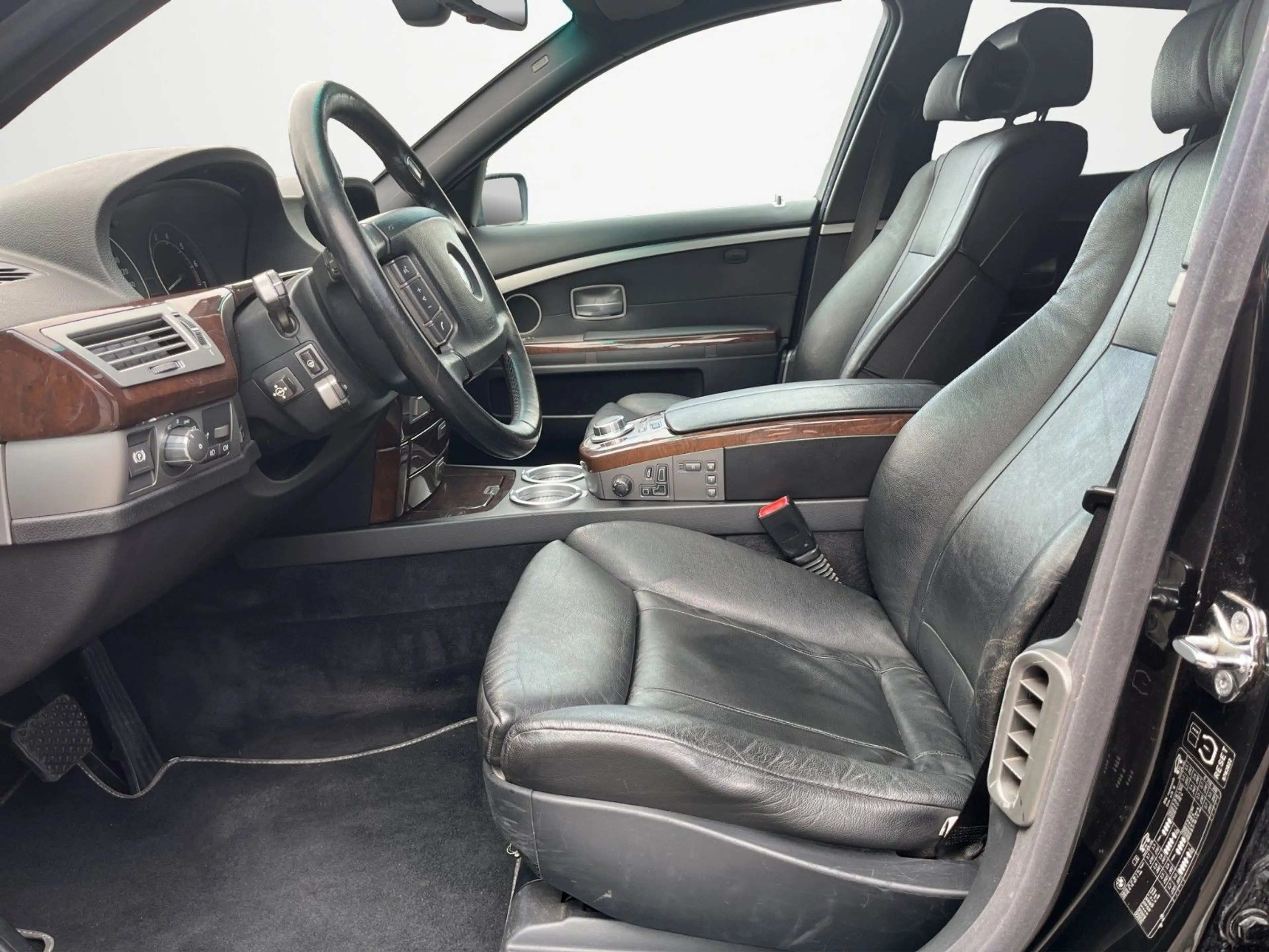 BMW 750 I KEYLESS-GO! SHADOW-LINE! STAND-HZ! SOFT-CL! — photo 13
