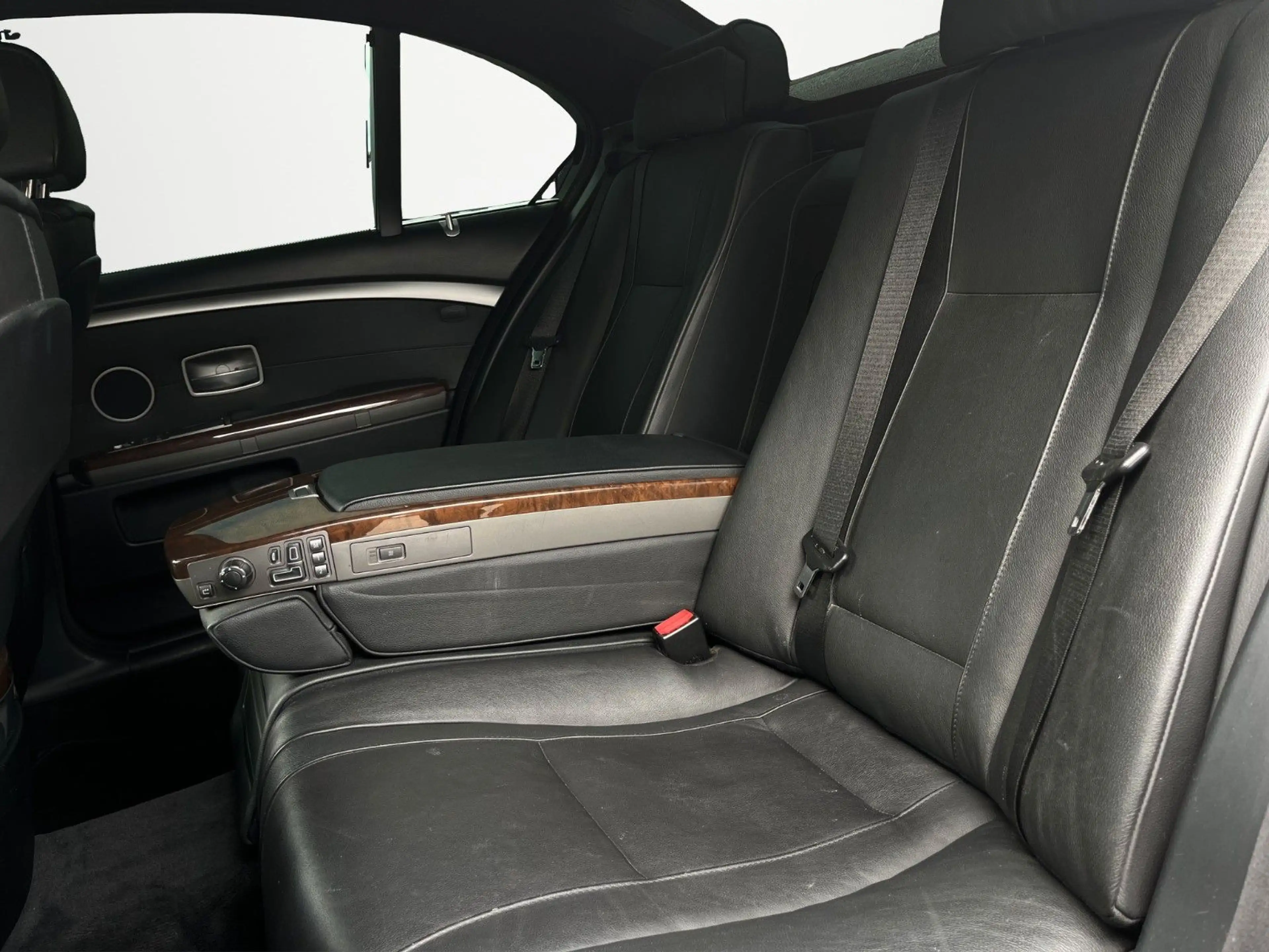 BMW 750 I KEYLESS-GO! SHADOW-LINE! STAND-HZ! SOFT-CL! — photo 6