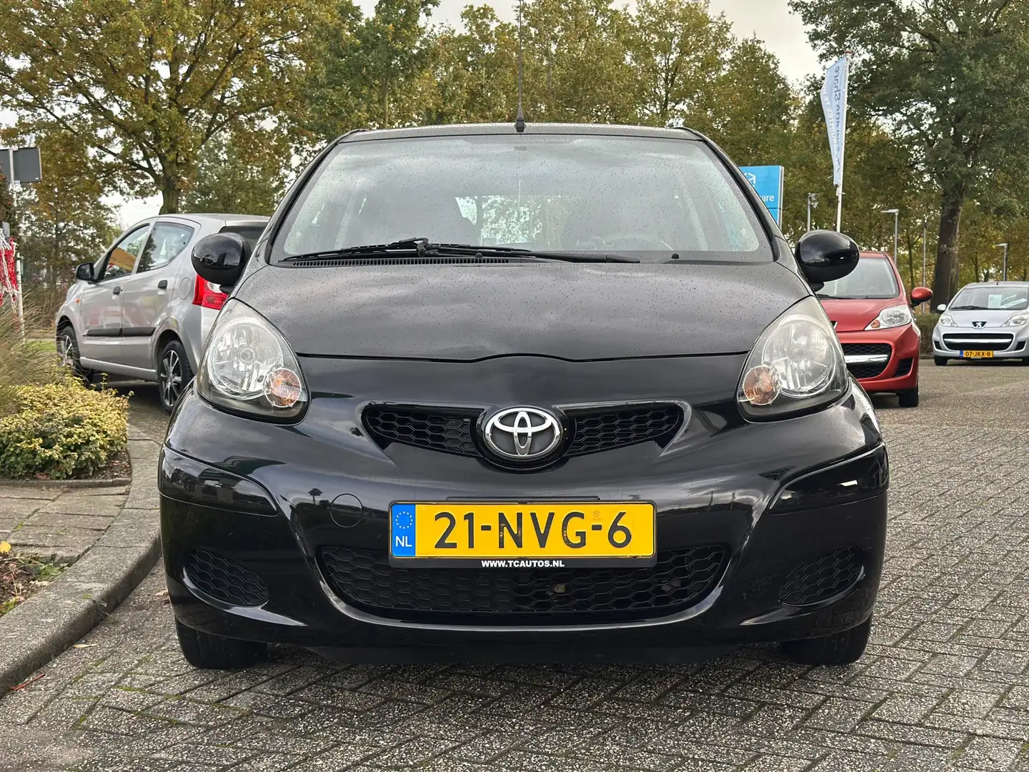 Toyota Aygo 1.0-12V Comfort Navigator AUTOMAAT Zwart - 2