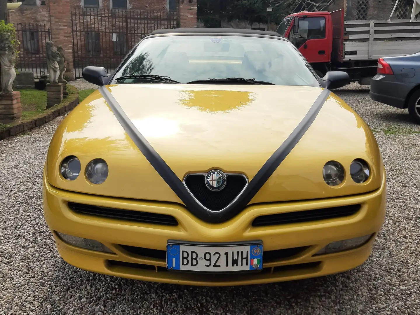 Alfa Romeo Spider 916 Sarı - 1