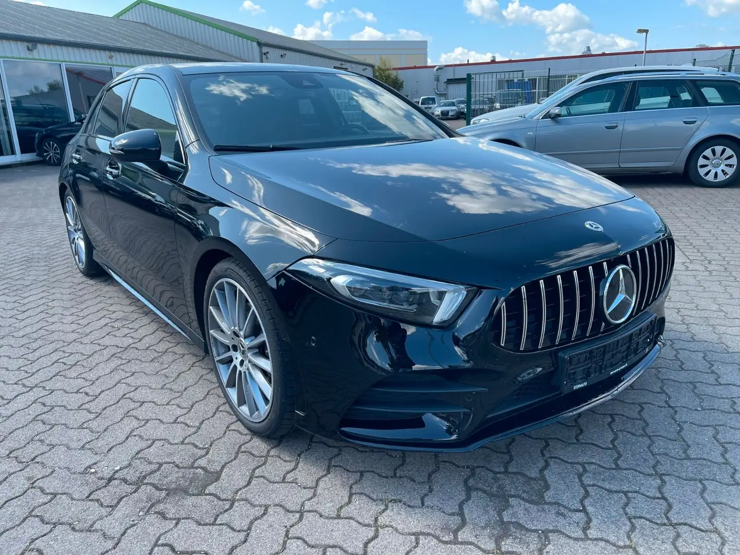 Mercedes-Benz A 220 A -Klasse A 220 d 4Matic AHK LED PANORAMA 1.HAND Zwart - 1